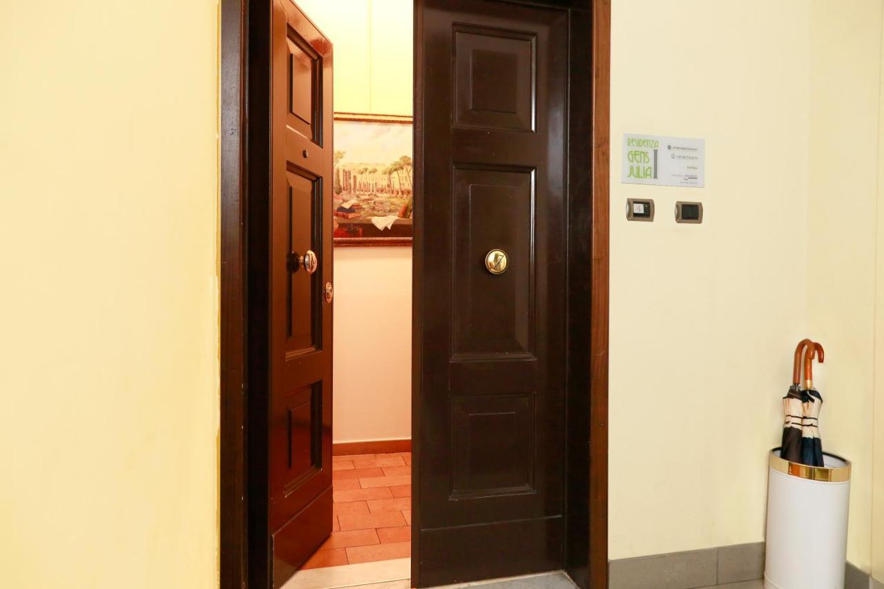 Residenza Gens Julia Bed & Breakfast โรม ภายนอก รูปภาพ